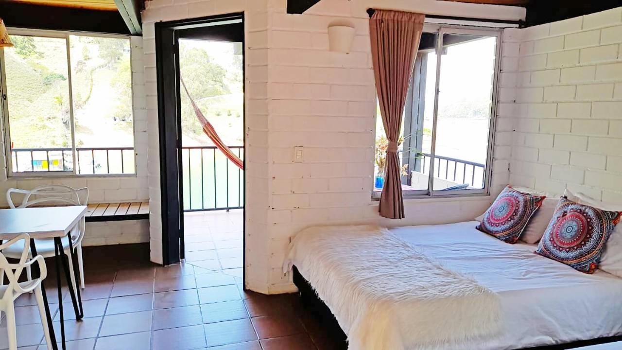 Ecolodge Bahia Del Penon Гуатапе Экстерьер фото