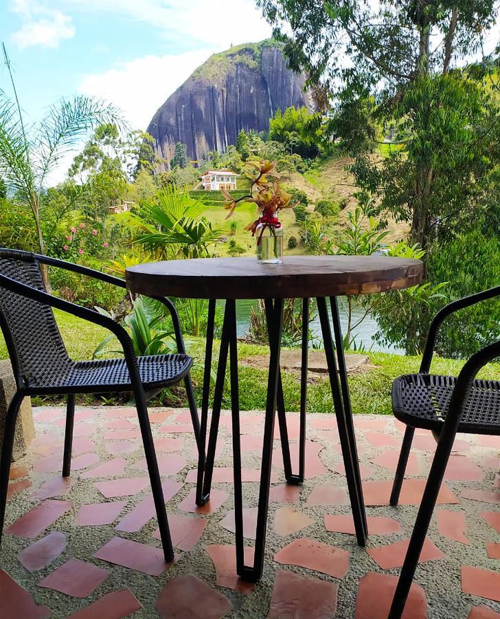 Ecolodge Bahia Del Penon Гуатапе Экстерьер фото