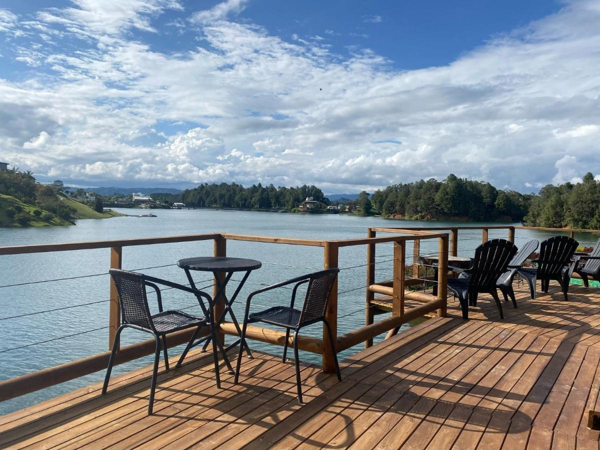 Ecolodge Bahia Del Penon Гуатапе Экстерьер фото