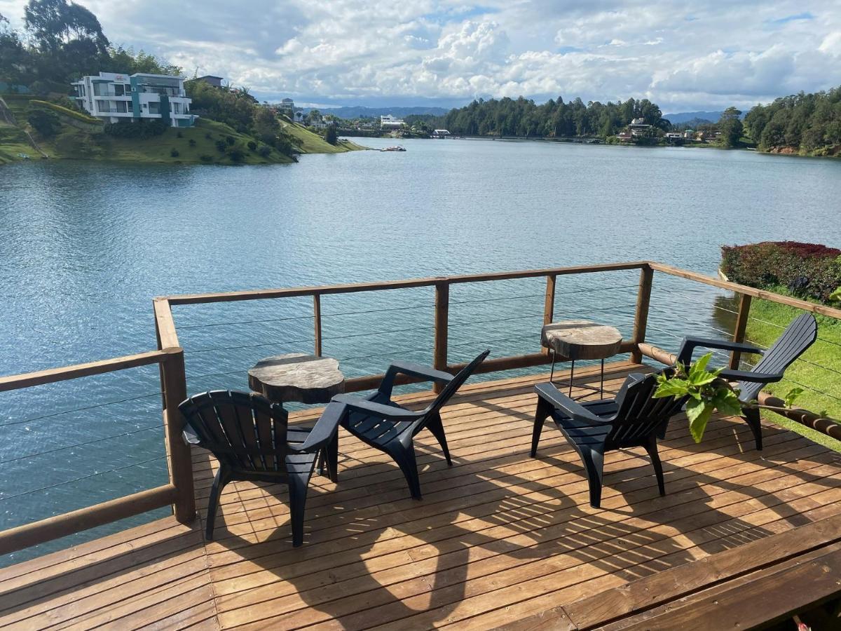 Ecolodge Bahia Del Penon Гуатапе Экстерьер фото