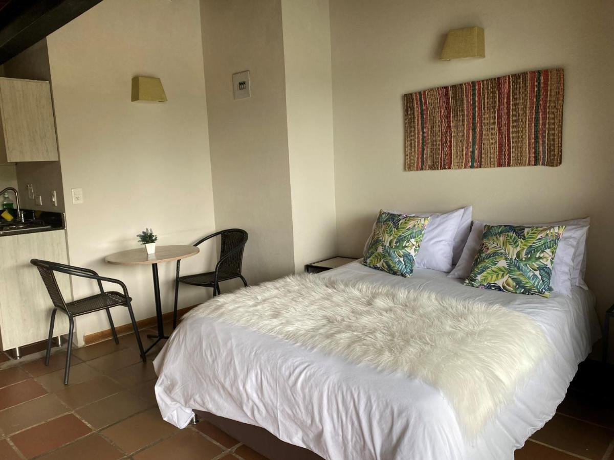 Ecolodge Bahia Del Penon Гуатапе Экстерьер фото