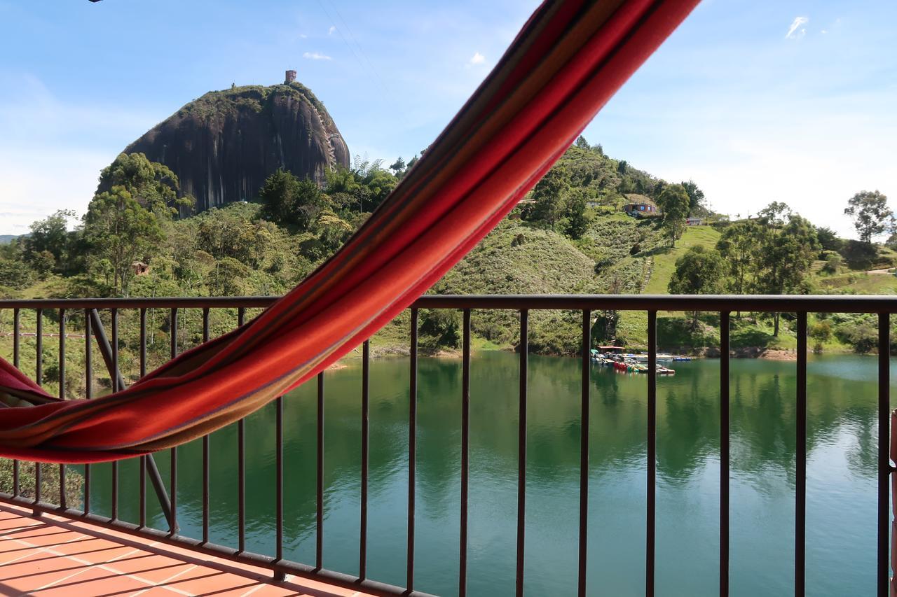 Ecolodge Bahia Del Penon Гуатапе Экстерьер фото