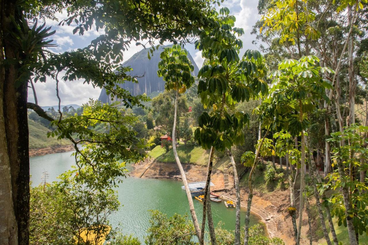 Ecolodge Bahia Del Penon Гуатапе Экстерьер фото