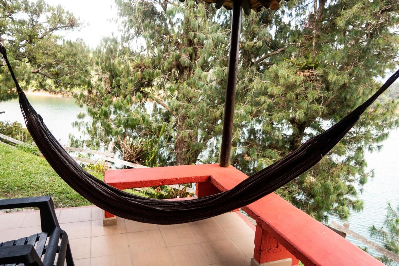 Ecolodge Bahia Del Penon Гуатапе Экстерьер фото